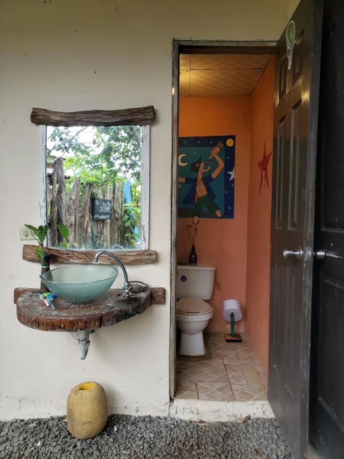Las Porrocas Backpacer'S Pedasi Town Exterior photo